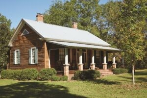 The Leavells masterfully restored the historic 1835 home of Twiggs County pioneer Dan Bullard (1805-1894). The welcoming lodge next door was crafted with Charlane wood.