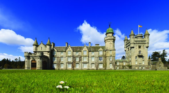 Set on more than 49,000 acres, the Royal Family’s Scottish holiday home — Balmoral — is a landmark holding and would not be affected by the recommendations of the Review Group. Previous page: According to the report, 432 private landowners own 50 percent of the private land in rural Scotland.