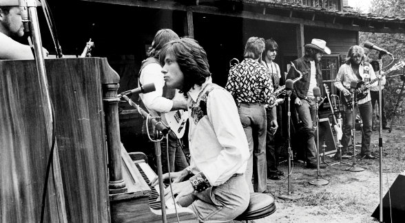 In the late 1960s, Guercio began producing a band out of Chicago that was originally known as The Big Thing. The group later changed its name to The Chicago Transit Authority. When the Chicago Transit Authority threatened legal action, the band changed its name to Chicago. In these shots, Chicago is shown recording a TV special at Caribou Ranch.